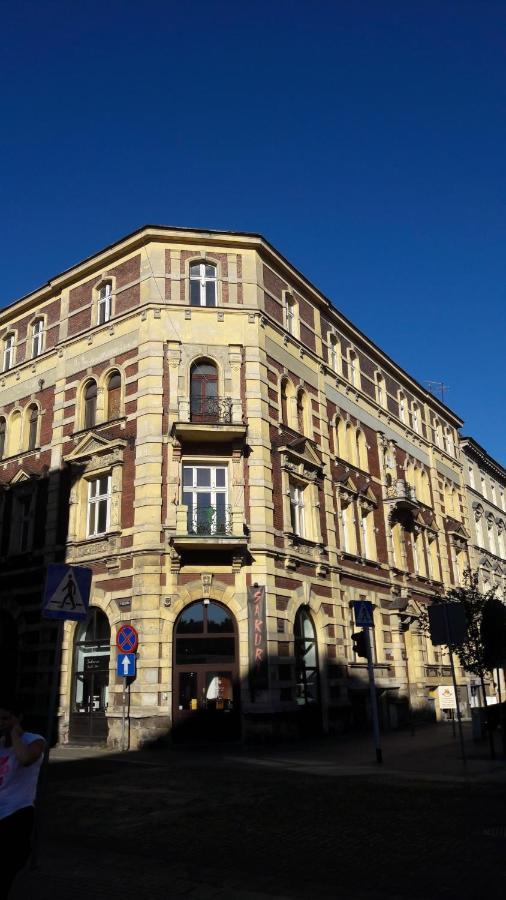 Przystanek Mariacka 26 *